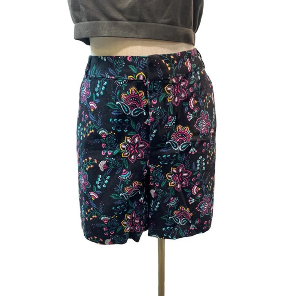 Floral‎ Shorts - Picture 1 of 5